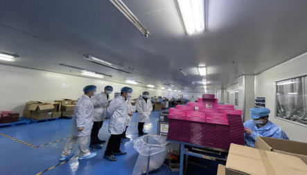 跨境揚帆，美妝出海——我院院長侯鐵軍一行赴義烏開展化妝品跨境電商專題調(diào)研